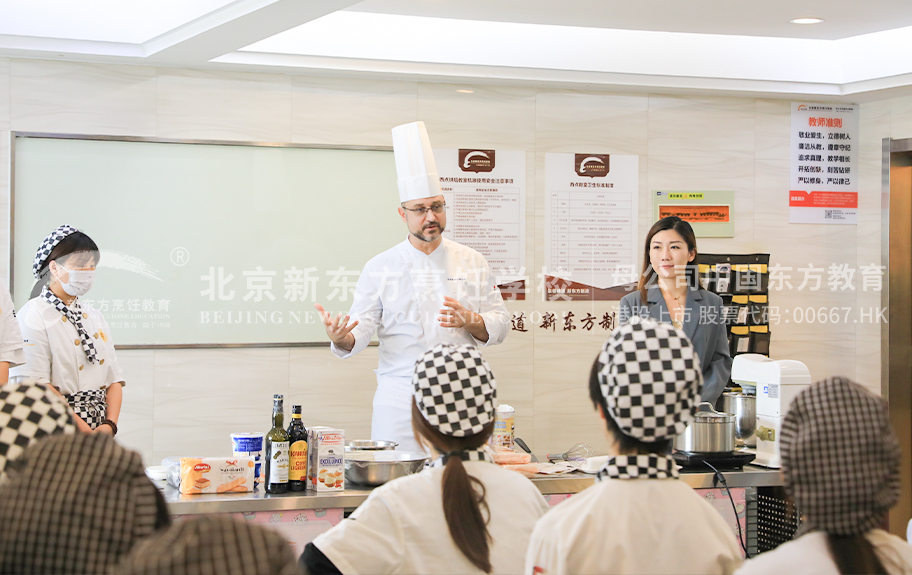 日美女屄舒服北京新东方烹饪学校-学生采访